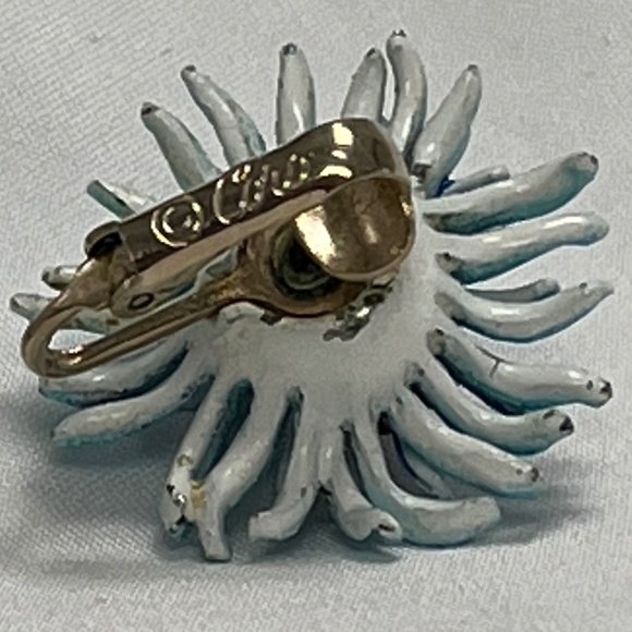 Coro Craft Chrysanthemum Blue Flower Brooch, and Clip Earrings - Picture 5 of 10